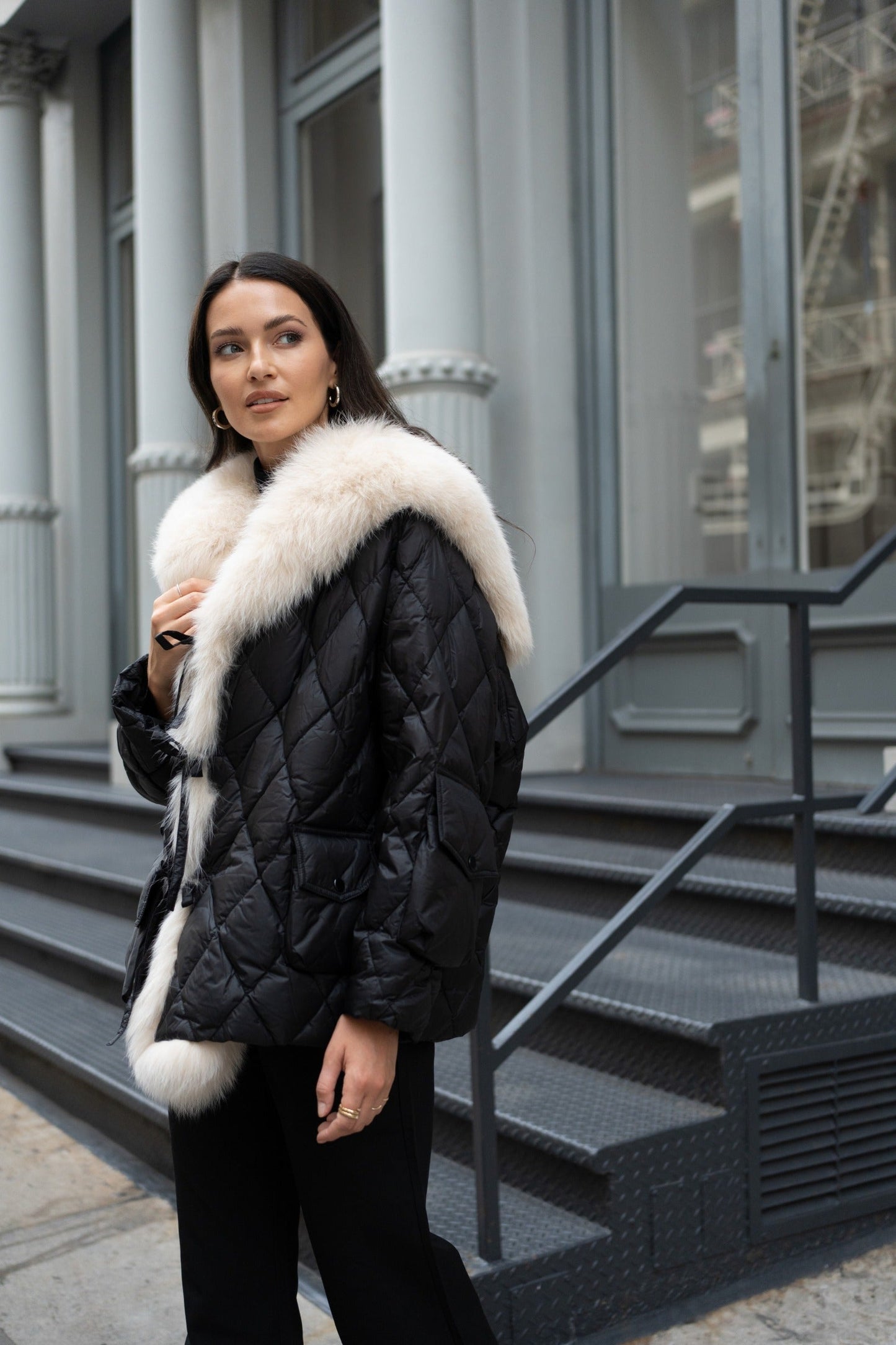 Short Down Jacket With Sailor Fox Collar In Black/Cream