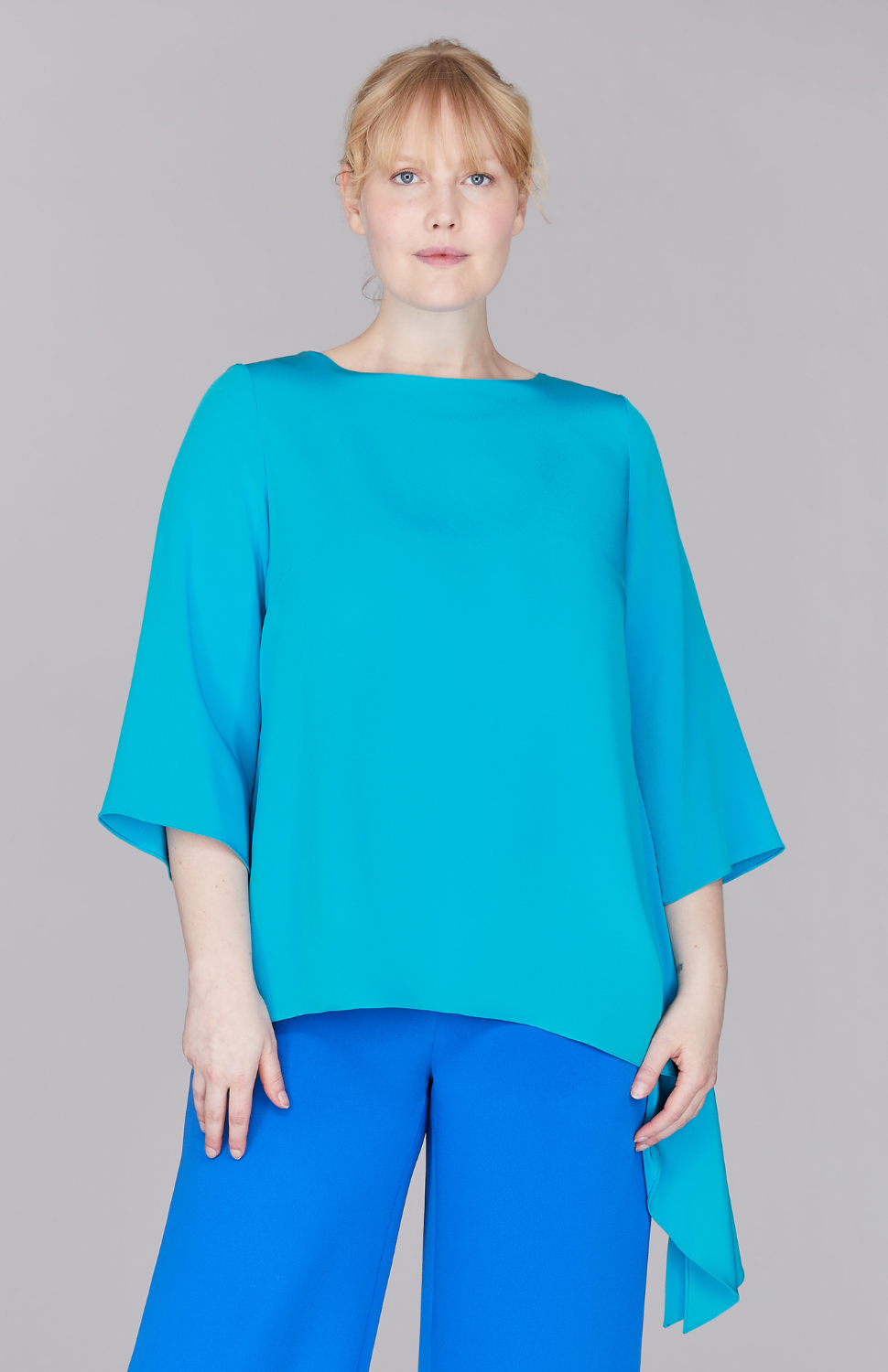 Molly is wearing Cyan in size L