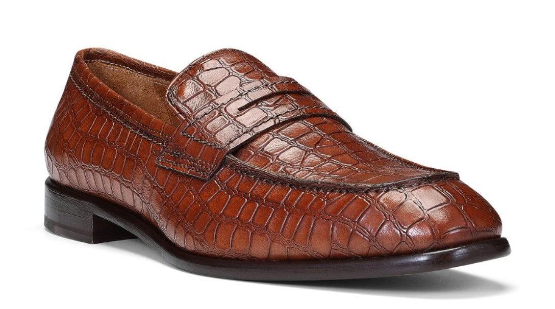 Gorgeous gator printed shoe pairs perfectly with a jean or pant for an updated fashion look and image.  Made in Italy. Genuine leather. Leather sole. Classic fit. Sizes 8 to 12, contact us if your size is not available.