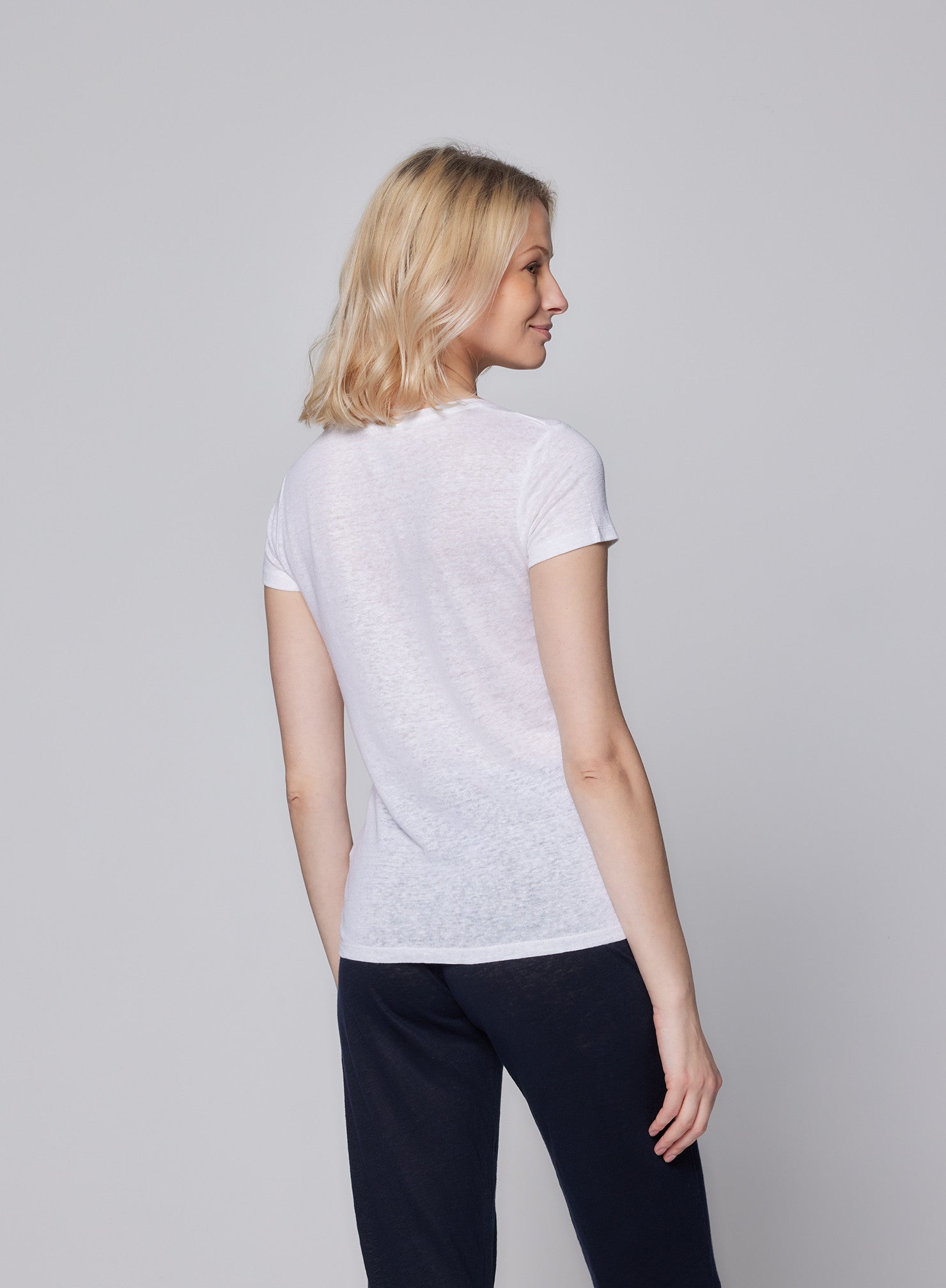 Stretch Linen Short Sleeve V - Neck T-Shirt - MAJESTIC FILATURES - Banebrook Collections