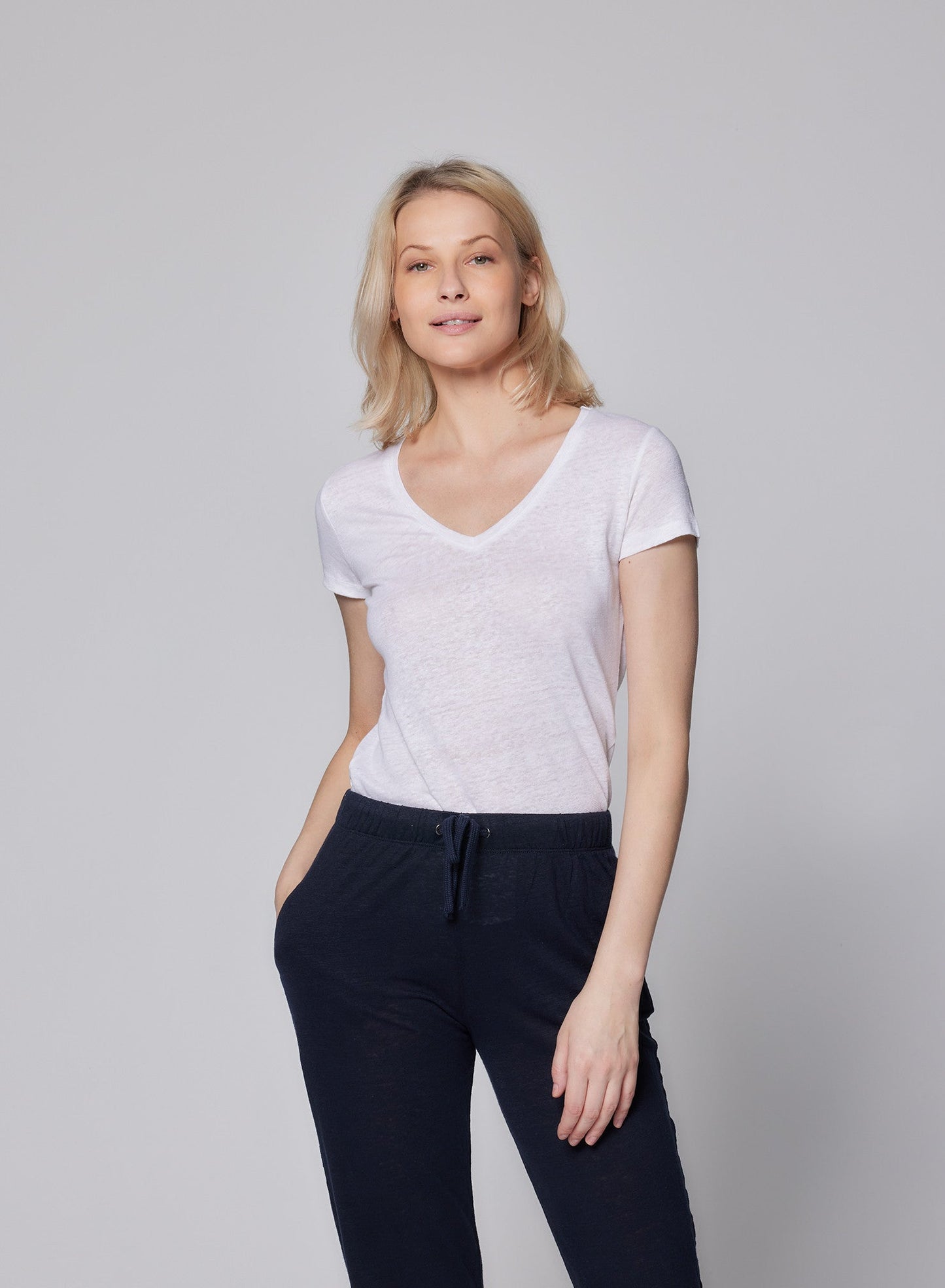 Stretch Linen Short Sleeve V - Neck T-Shirt - MAJESTIC FILATURES - Banebrook Collections